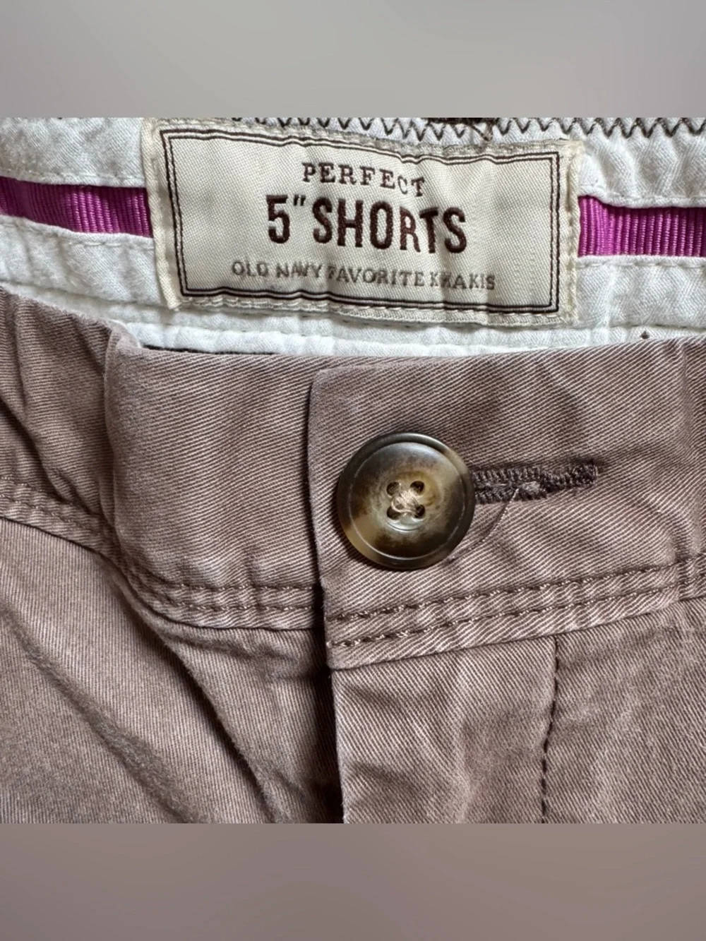 Y2K 2010 Old Navy Perfect 5” Chino Shorts in Dark Tan Brown Low Waist Size 12